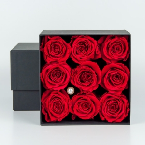 FLOWER BOX WITH ROSES 