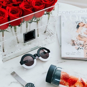 New luxury elegant acrylic flower box 