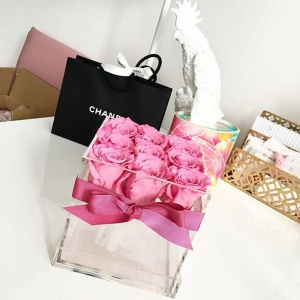 Luxury Acrylic Flower Packing Box For Valentine Day 