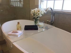 Customized acrylic bathtub tray Lucite plastic bathroom wine glass holder tray 