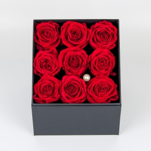 FLOWER BOX WITH ROSES 