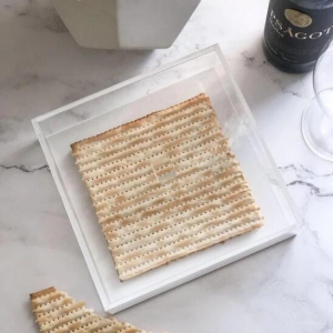 Factory Judaica SQUARE MATZOS LUCITE BOX 